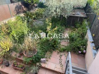 Casa adossada a Can bassa. Con 60m² de jardín