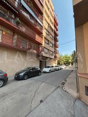 Aparcament cotxe a Font Verda. De fácil acceso y con buen espacio de maniobra