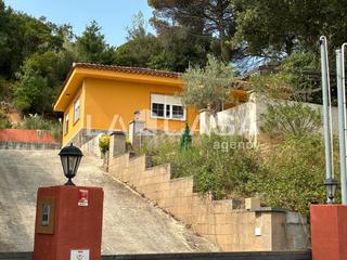 Casa  Carrer ramon i cajal. Acogedora casa en  riells i viabrea – urbanización royal park