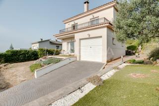 Casa  Carrer del pit - roig. ¡tu nuevo hogar te espera en can regassol!