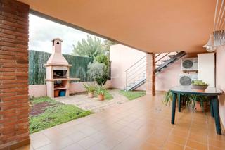 Casa bifamiliare  Passeig dels til·lers. Casa apareada en el centro de corró d’avall – les franqueses del