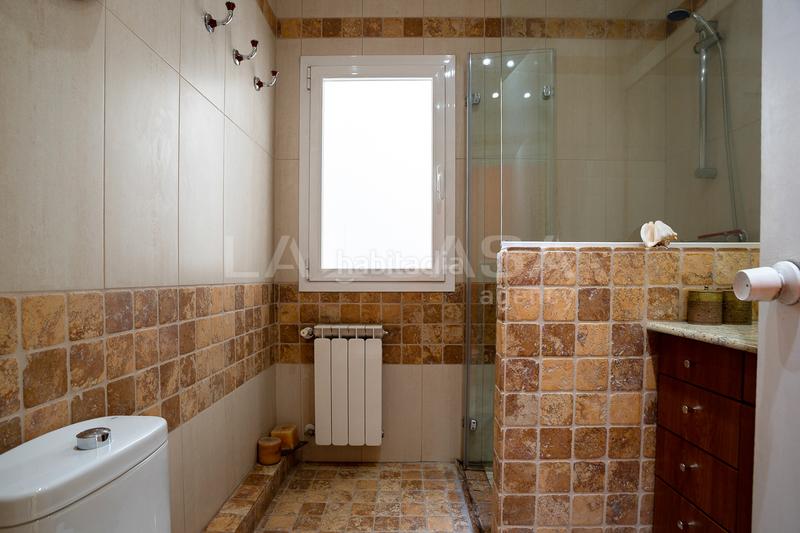 Foto 15673edf-b0a1-4464-8f84-b0aad354746b. Casa aparellada amb calefacció a Lledoner Granollers