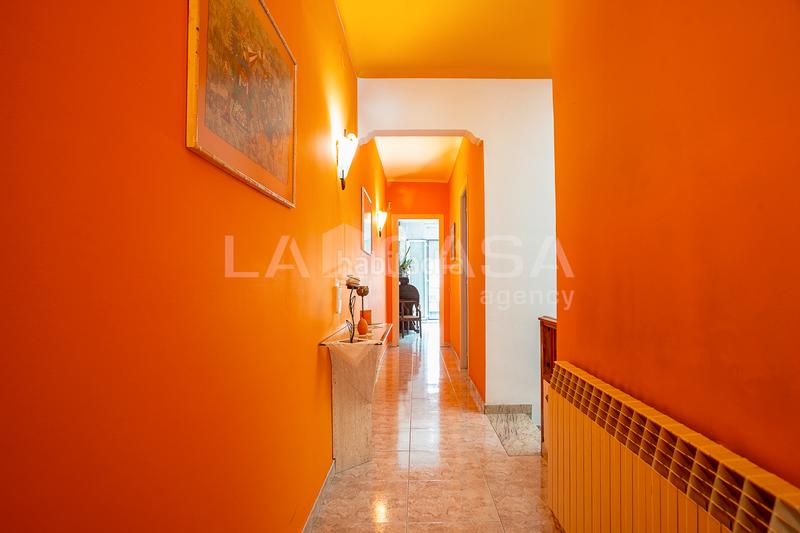 Foto b4d04a81-3a5b-4409-bfc0-d360d9052d3d. Casa aparellada amb calefacció a Lledoner Granollers