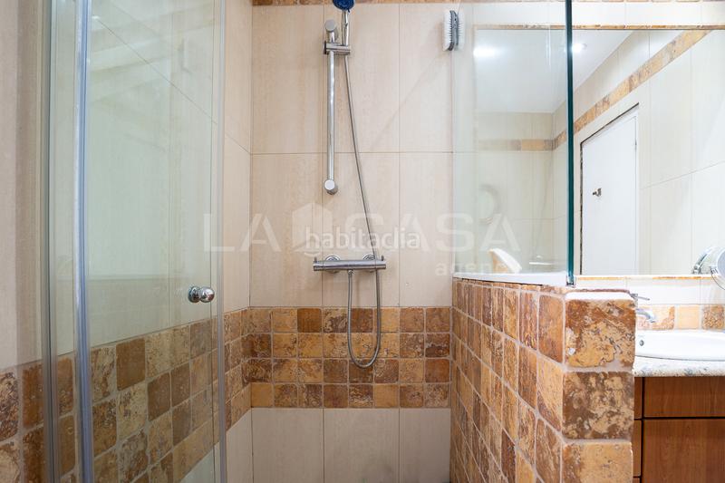 Foto bf11a54b-397c-43ea-9688-94a25f1cc729. Casa aparellada amb calefacció a Lledoner Granollers