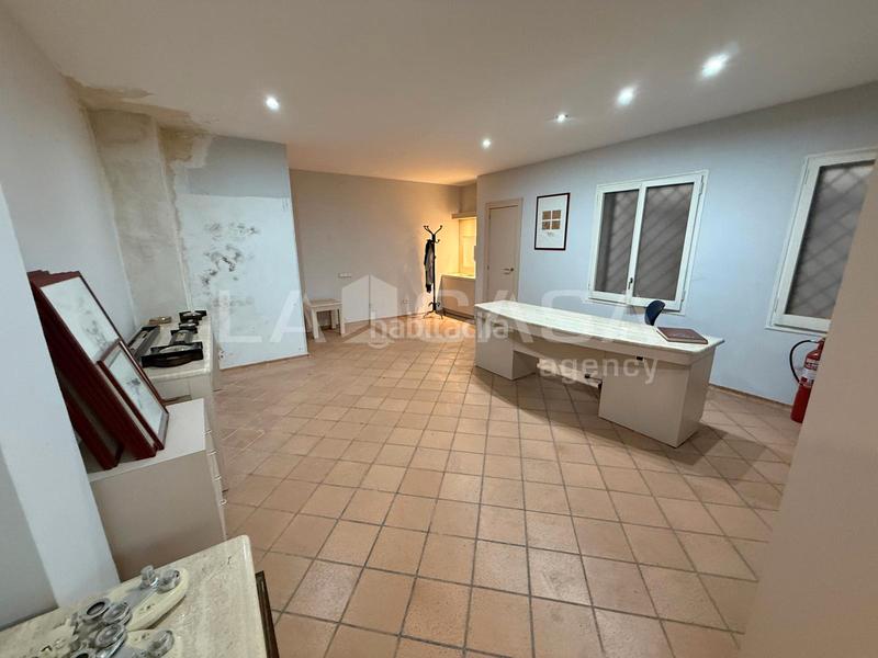 Foto 24674d93-d0c6-4816-b4ab-93e9d6f71721. Local comercial a Instituts Granollers