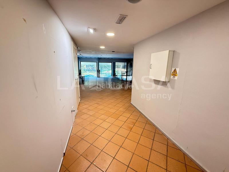 Foto 9681ca6b-1411-4ff4-9256-482d880789db. Local comercial a Instituts Granollers