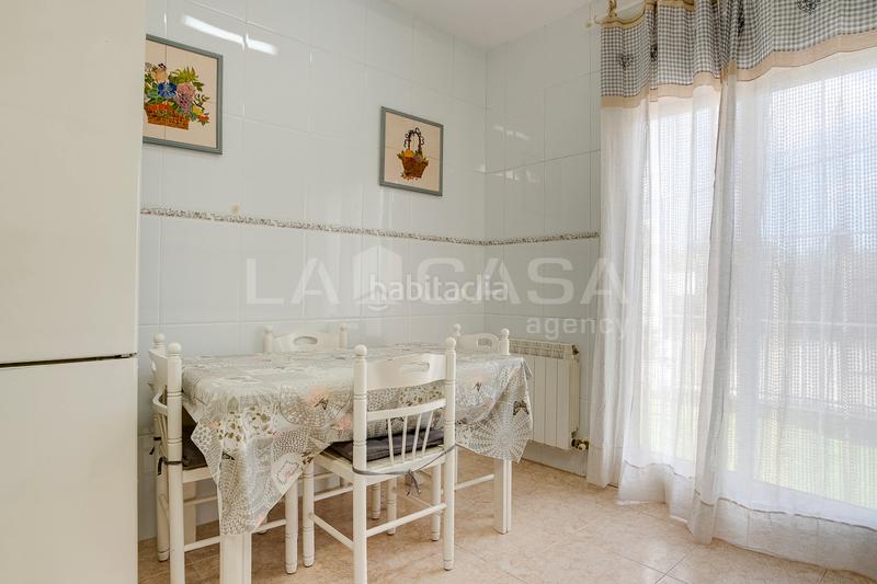 Foto 33515024-972d-4727-9c33-0987694c3532. Casa adossada amb aparcament a Lliçà d´Amunt