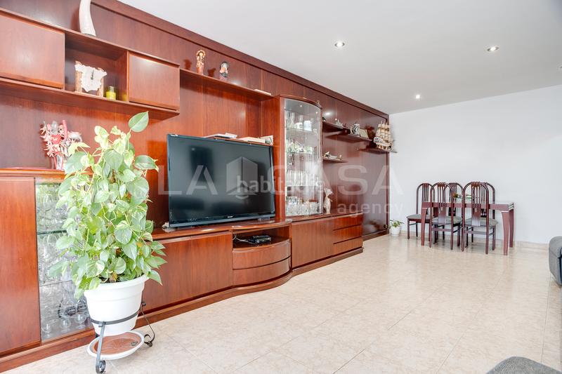 Foto f552fa6a-df6a-4c28-9713-9d06a4f0c326. Casa adossada amb aparcament a Lliçà d´Amunt