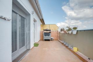 Reihenhaus in Lliçà d´Amunt. Con garaje