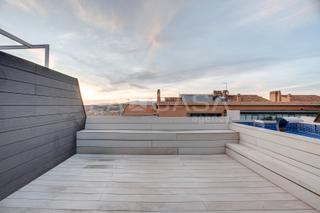 Casa adossada a Font Verda. Reformada