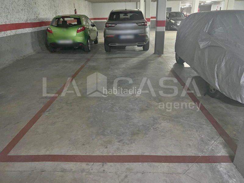 Foto 134c0a80-bbaa-4c55-84aa-d9f165c749fb. Aparcament cotxe a Centre Granollers