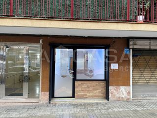 Lloguer Local Comercial a Font Verda. Con muchas posibilidades