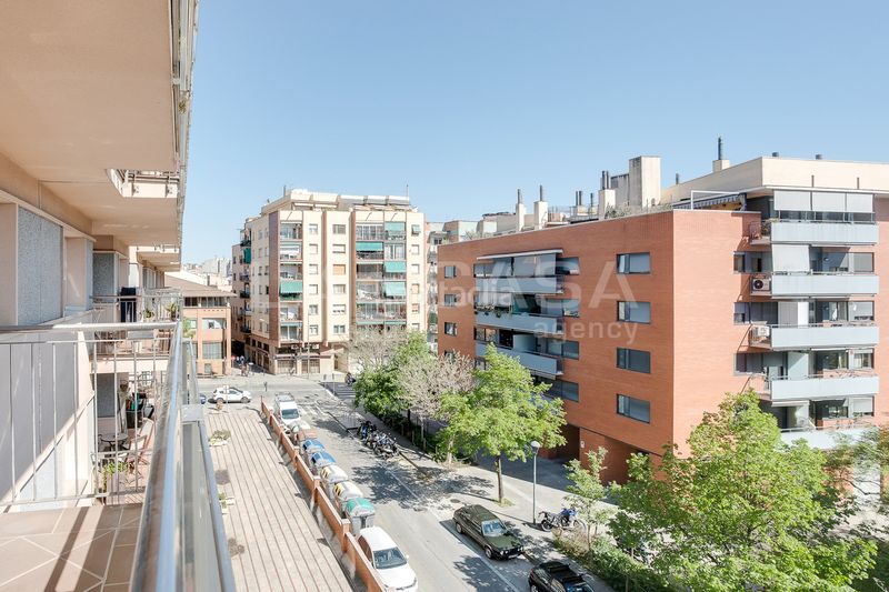 Foto 01ae74c6-0ca1-40d0-b4ce-378801677680. Pis amb xemeneia calefacció aparcament a Instituts Granollers