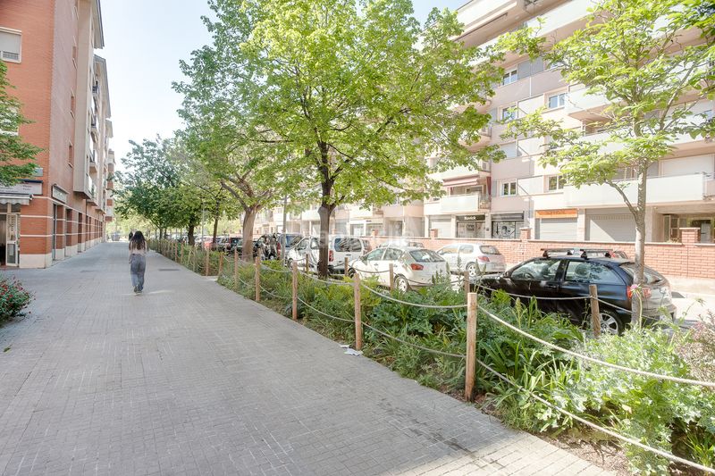 Foto 2319d3ab-c521-43a8-baf0-90ce253aae75. Pis amb xemeneia calefacció aparcament a Instituts Granollers