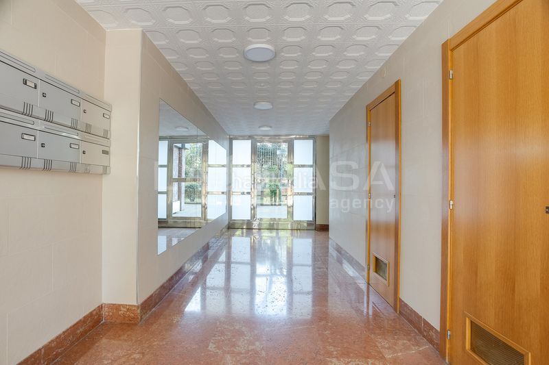 Foto 2f148d7a-faf0-4fe4-9268-4142e78eb5e0. Pis amb xemeneia calefacció aparcament a Instituts Granollers