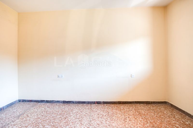 Foto 42cca154-8d97-42e7-9944-9798d3feeeb4. Pis amb xemeneia calefacció aparcament a Instituts Granollers