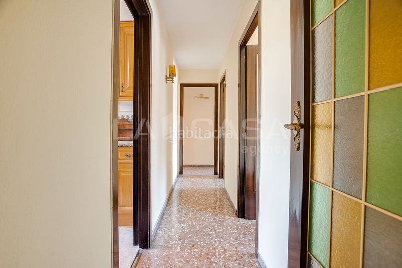 Foto 74c4867d-7470-42b8-b65f-40e6452e136f. Pis amb xemeneia calefacció aparcament a Instituts Granollers