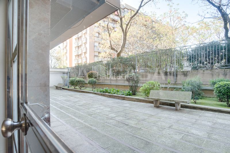 Foto 91b227e4-7c1f-486a-9b03-5a33429a104f. Pis amb xemeneia calefacció aparcament a Instituts Granollers