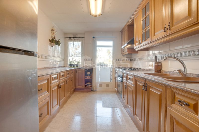 Foto 99d76a61-8b62-49ea-be78-3cad15ac591a. Pis amb xemeneia calefacció aparcament a Instituts Granollers