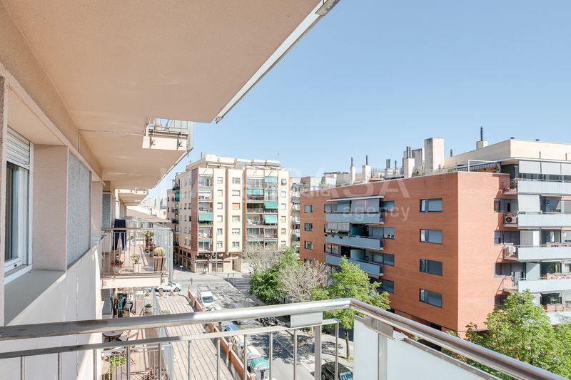 Foto 9f131612-7f0d-471c-ae92-606f8185b47c. Pis amb xemeneia calefacció aparcament a Instituts Granollers