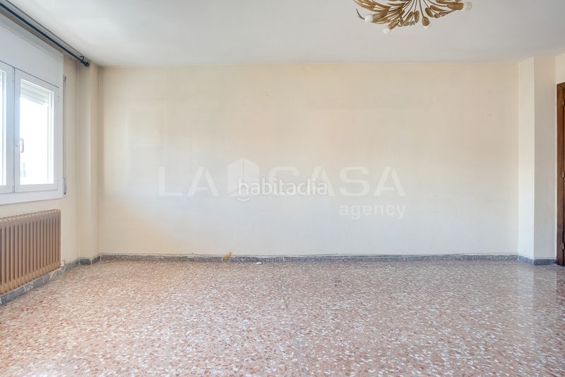 Foto b58d04ba-b47f-4a8b-a65e-4ac0d884da9e. Pis amb xemeneia calefacció aparcament a Instituts Granollers