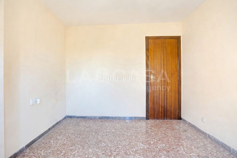 Foto d424ec8f-e594-46e2-9a80-8d01e42c041c. Pis amb xemeneia calefacció aparcament a Instituts Granollers