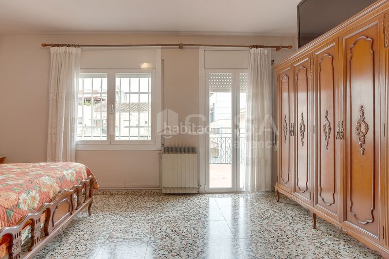 Foto a967877a-f814-4e6d-a3d9-9c5ebe69e69a. Tríplex amb xemeneia calefacció a Sant miquel Granollers