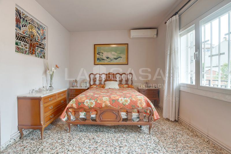 Foto c58a7590-5d1d-4b5a-8d24-440893bd7976. Tríplex amb xemeneia calefacció a Sant miquel Granollers
