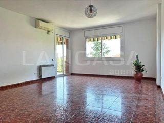 Rent Flat in Font Verda. Céntrico