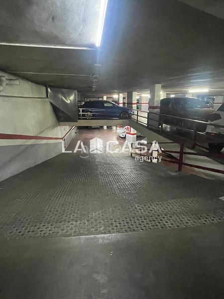 Foto 1dd34b33-0b7a-4ed5-80a7-77dbc7274630. Aparcament cotxe a Instituts Granollers