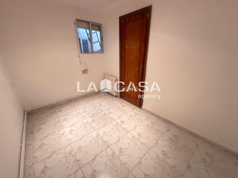 Foto a6bd32f0-67f5-4fde-a566-adf5e2ae4918. Planta baixa a Canovelles