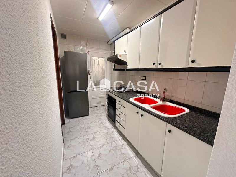 Foto f5aed227-fd51-44e1-809d-f40d0304c0c1. Planta baixa a Canovelles