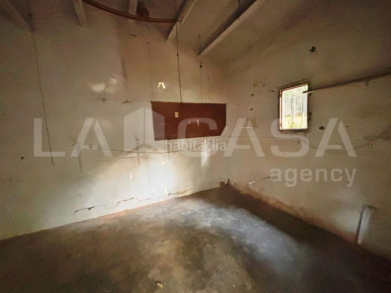 Foto 1bf2739f-a90a-4d87-811a-76c65bdb303c. Casa amb xemeneia a Montornès del Vallès