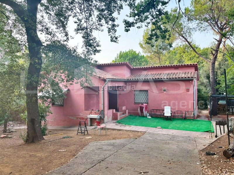 Foto 20be5c1e-fcd4-4488-8b24-3c2a6b00333e. Casa amb xemeneia a Montornès del Vallès