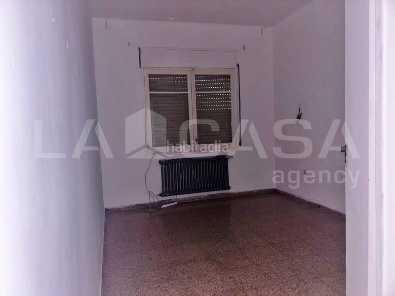 Foto 404858aa-7c33-474b-9133-a6d970a86d64. Casa amb xemeneia a Montornès del Vallès