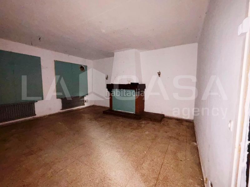 Foto 483931f7-51dc-4634-9f22-31fa98cd85f0. Casa amb xemeneia a Montornès del Vallès
