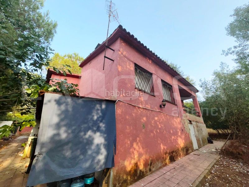 Foto 639d59a7-ffa0-4432-81dc-ef46b62893e9. Casa amb xemeneia a Montornès del Vallès
