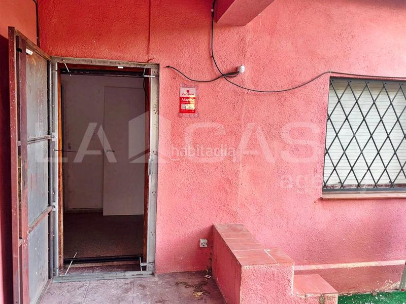 Foto 93ca53cf-6783-40d6-992e-8db9d9c3f693. Casa amb xemeneia a Montornès del Vallès