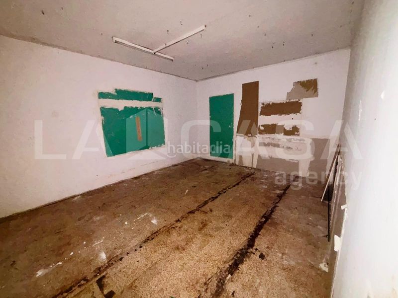 Foto 9dde1c2d-501b-43a0-b758-821ad01afb69. Casa amb xemeneia a Montornès del Vallès