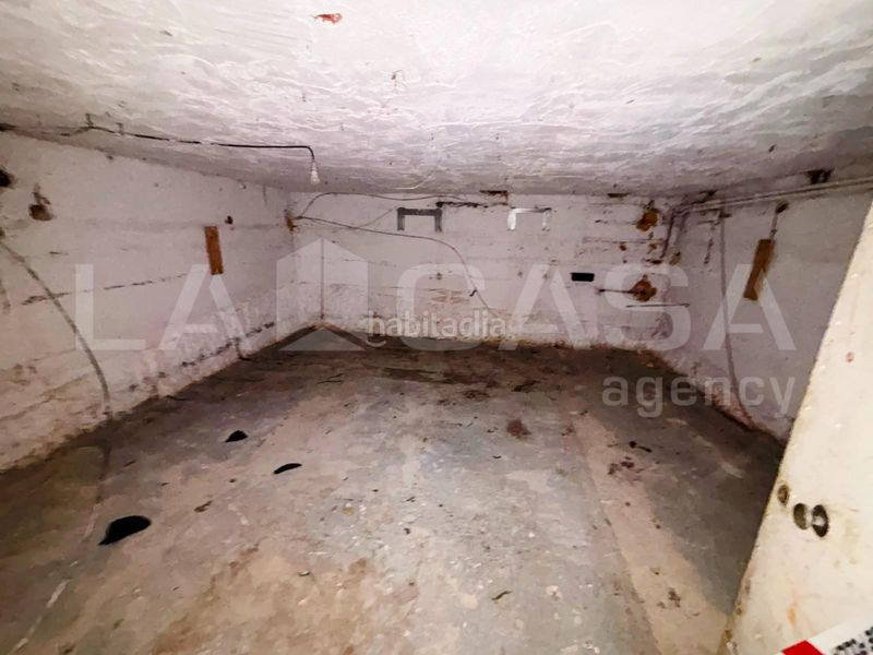 Foto a6b8e079-de9a-4bc3-8fdc-8108a91f7008. Casa amb xemeneia a Montornès del Vallès