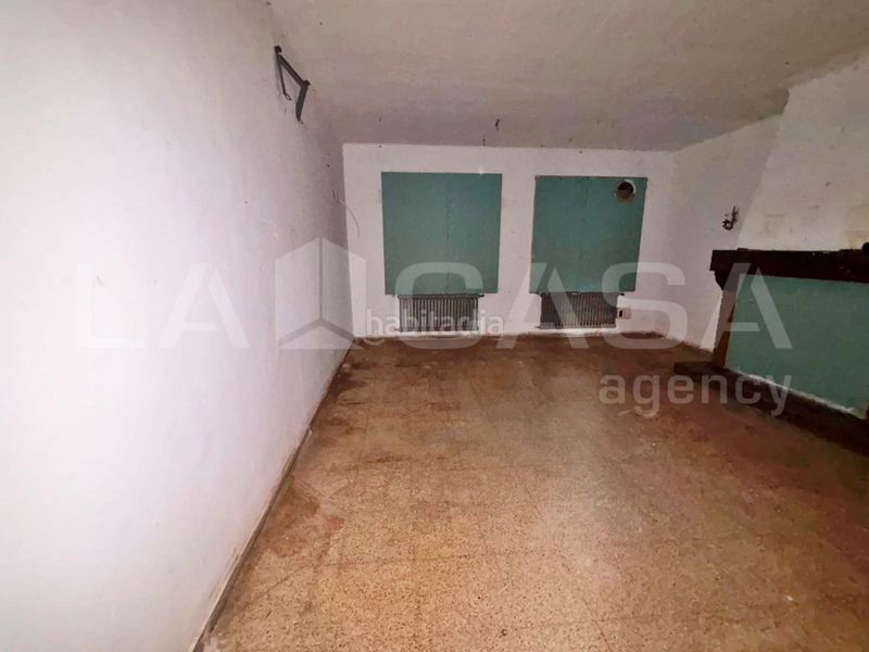 Foto c064ac7d-81a4-43ad-a18e-38fe78ce0e09. Casa amb xemeneia a Montornès del Vallès