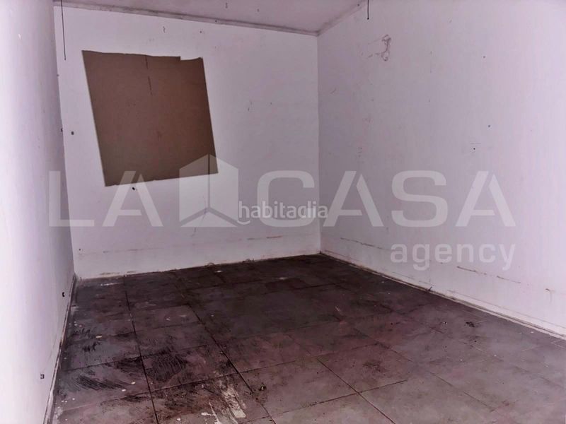 Foto c1ca4eba-b1b4-4aeb-8c3b-38938a782ea9. Casa amb xemeneia a Montornès del Vallès