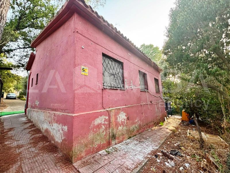 Foto ccc47715-ec93-459d-aa73-b04ee11b544d. Casa amb xemeneia a Montornès del Vallès