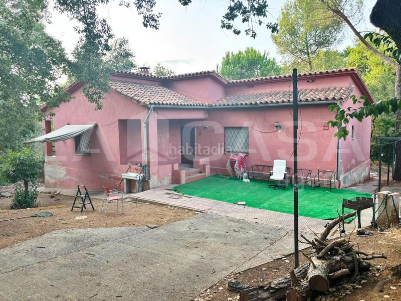 Foto d24ab038-f6f1-4224-a284-bc0827fd474b. Casa amb xemeneia a Montornès del Vallès