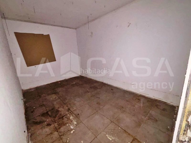 Foto dbb6154a-8a8d-4f1b-9d0f-8e21f4118540. Casa amb xemeneia a Montornès del Vallès