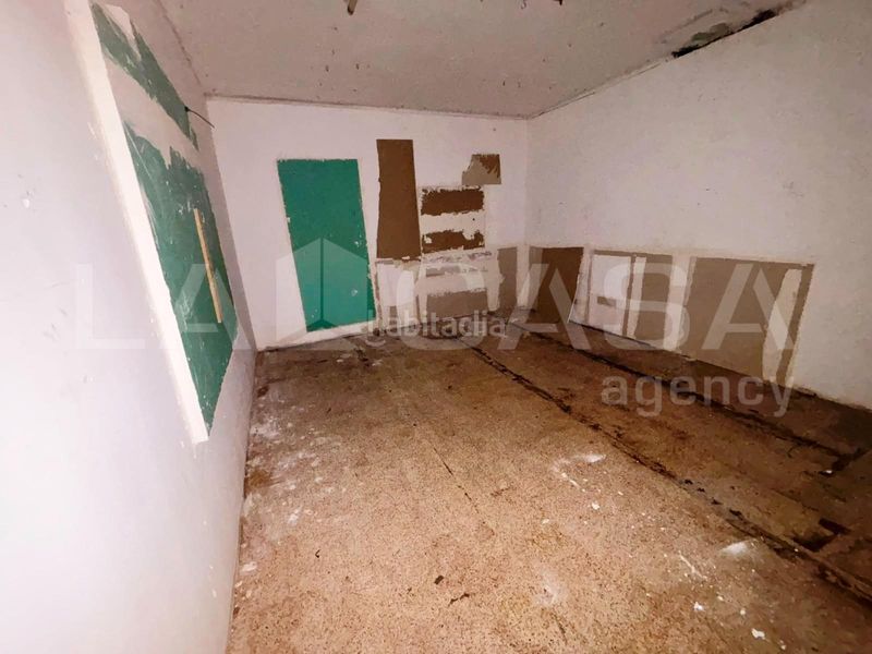 Foto f2261c75-9e35-4189-88bc-e714d6d7d43e. Casa amb xemeneia a Montornès del Vallès