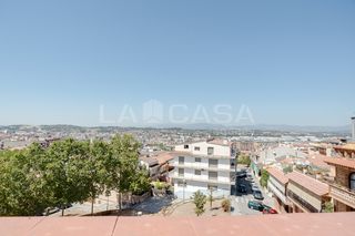 Casa adossada a Franqueses del Vallès (Les). Reformada y con garaje