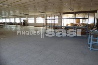 Location Bâtiment à usage industriel à Centre. Nave industrial de 2800 m2 en pleno centro, a 3 minutos andando