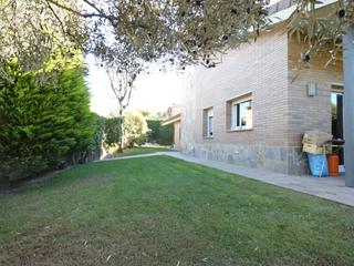 Maison à Pobla de Claramunt (La). Espectacular vivienda unifamiliar con 460 m2,  jardín, gran gara