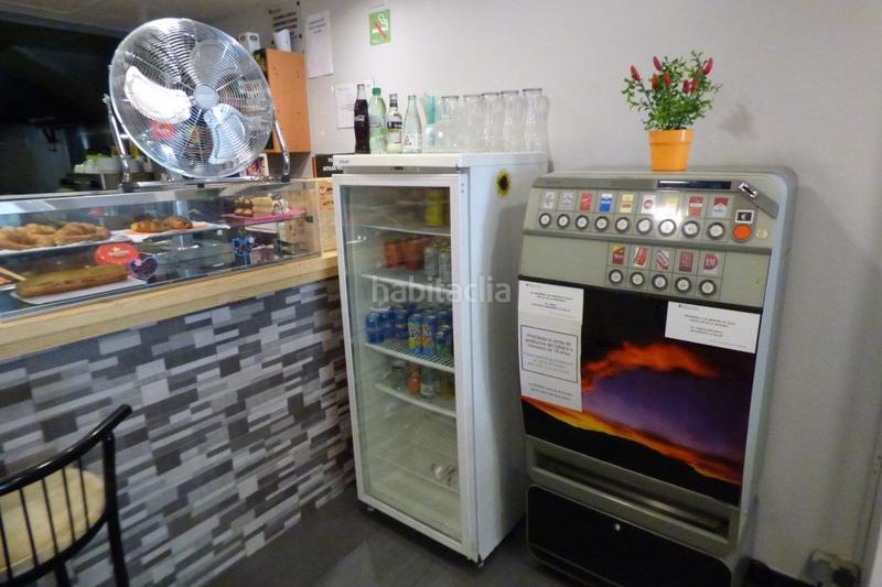 Foto 493aa13f-7cd1-4f3e-8970-58db94c4cdd0. Local comercial traspaso de local con negocio en Poble Sec Igualada